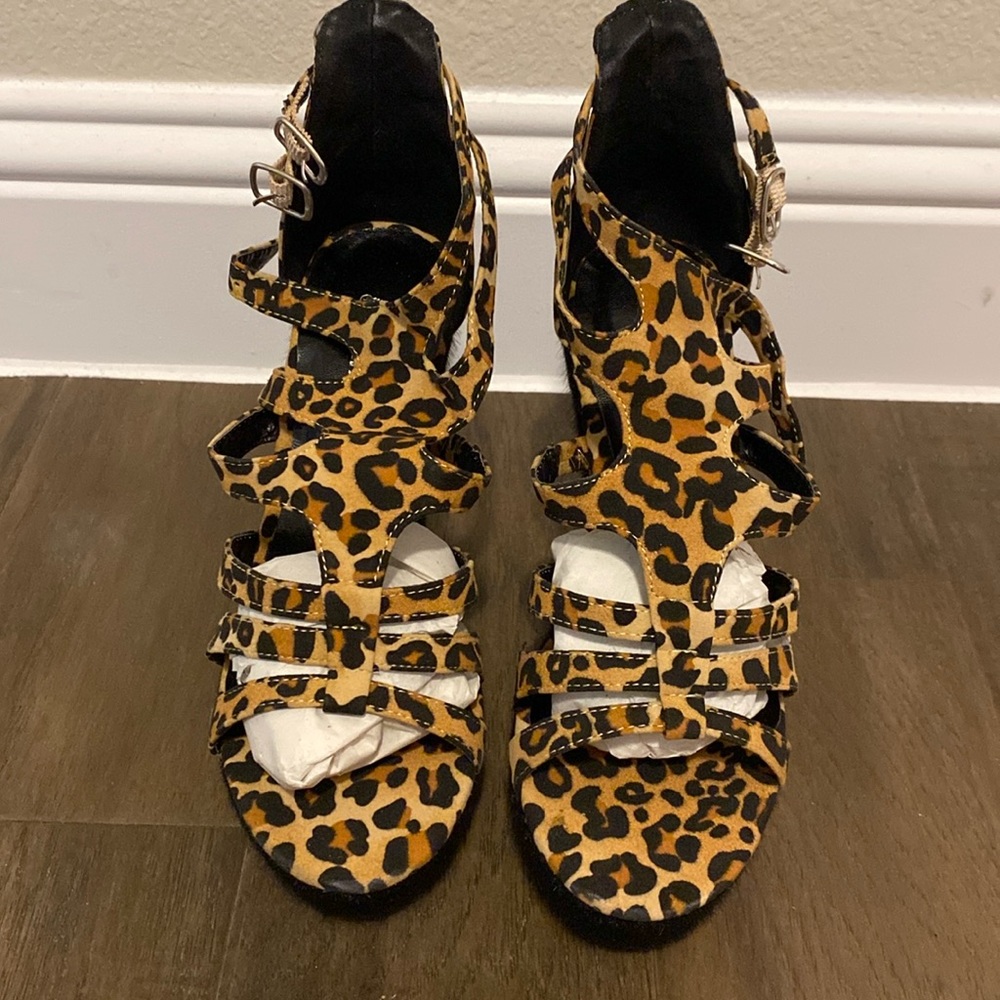 NEW**Fahrenheit Brand New Leopard